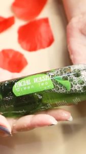 SABUN WAJAH CAIR GREEN TEA SR12 BPOM / MENCERAHKAN MELEMBABKAN MENGEMPESKAN JERAWAT WAJAH / FACIAL WASH GREENTEA / SABUN SEMUA JENIS KULIT BERMINYAK BERJERAWAT
