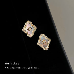 Roman Holiday French Black Butterfly Shell Earrings Luxury Vintage Style Zircon Middle-Aged Earrings Fashion Jewelry