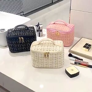 SUAKE Fashion Knitted Cosmetic Bags Large Capacity Makeup Bags Portable Handbags Cosmetic Bags