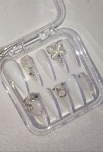 NAIL BOX TRẮNG ĐÍNH ĐÁ-CHARM mã A011