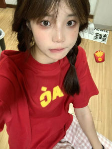 Retro American Red เสื้อยืดแขนสั้นผู้หญิง ฤดูร้อน สโลแกนพิมพ์ โอเวอร์ไซส์ อ่อนเยาว์ ลำลอง เสื้อท่อนบน ผ้าฝ้าย Street แฟชั่นเสื้อยืด