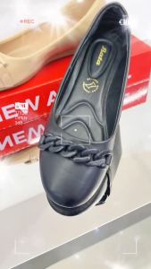 Online Exclusive Bata บาจา รองเท้าแบบสวมส้นแบน รองเท้าลำลอง สวมใส่ง่าย น้ำหนักเบา สำหรับผู้หญิง รุ่น DOLLY สีดำ 5806041 สีครีม 5805041 บาตา รองเท้า บาตา รองเท้าผู้หญิง - Lazada