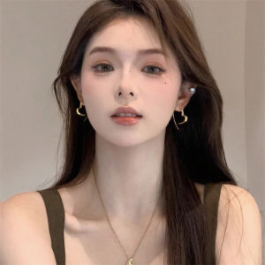 Minimalist Unique Heart Shaped Earrings Simple Design Luxury Sensation Fashionable Jewelry Alloy/Silver/Gold Plated