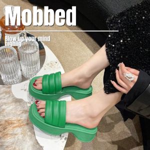 รองเท้าแฟชั่น สีสันสดใส สุ่มสูงสุด ใส่ไปไหนก็ดูเร็วและดี