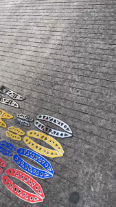 GARNISH WINDSHIELD VISOR KACA DEPAN UNTUK MOTOR NMAX OLD 2015 - 2019 NMAX NEW 2020 - 2024 AKRILIK 2 LAPIS TWOTONE 3 MM GARNIS AEROX OLD NEW 155 CONNECTED AEROX ALPHA 2025 GARNISH VISOR 1 SET ISI KIRI KANAN GARNISH VISOR TEBAL ACRYLIC ANEKA WARNA