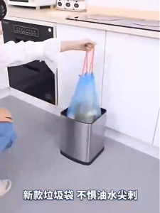 ถุงขยะ 45X50 cm ถุงขยะแบบมีเชือกรูด เหนียว หนา ใช้งานสะดวก ไม่ขาดง่าย รับน้ำหนักได้เยอะ ถุงขยะแบบม้วน แบบมีหูหิ้ว