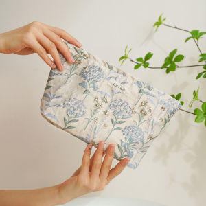 Womens Makeup Bag Blue Bouquet Large Capacity Sanitary Napkin Touch-up Makeup Supplies Canvas Storage Bag Toiletry Bag