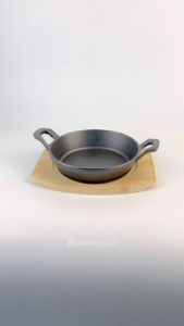 Balance.co Pre-seasoned Cast Iron Komo Skillet & Wood Trivet Serveware 16/18cm - Non Stick FryingPan