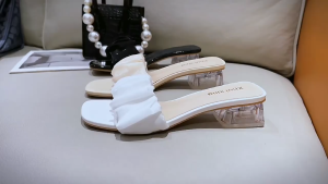 Outdoor Womens Slippers in Patent Leather With Thick Heels Fashionable Soft Shoes