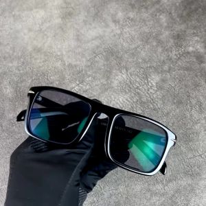 แว่นตาสายตายาวเลนส์ 2ชั้นออโต้ รุ่น Devid Beckham เดวิดเบ็คแฮม UM1881 มีมองไกลมองใกล้ อ่านหนังสือ/เล่นมือถือ ใส่เดิน/ขับรถ ออกแดดเปลี่ยนสีเป็นเทาดำ