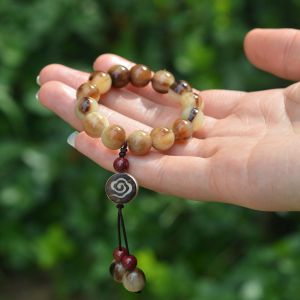 Original Tibetan Buffalo Horn Miniature Handcraft Artwork Finger Tip Plaything Vintage Literary Style Bracelet Handheld Piece