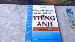 Sách Hướng Dẫn Ôn Tập Và Làm Bài Thi Tiếng Anh 12 - Vĩnh Bá - Newshop