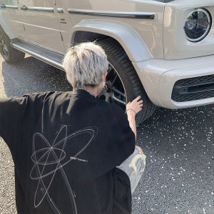 เสื้อยืดแขนสั้นผ้าฝ้ายแท้พิมพ์ลายเส้นเรขาคณิตสำหรับผู้ชาย ทรงหลวม ไซส์ใหญ่ แฟชั่นฤดูร้อน เสื้อผ้าทำงาน ลำลอง ลำลอง