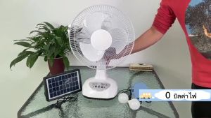 QueC พัดลมโซล่าเซล/พัดลมตั้งโต๊ะ พัดลมตั้งพื้น 12 นิ้ว 14 นิ้ว 16 นิ้ว พร้อมแผงโซล่าเซลส์ หลอดไฟ LED 2 หลอด มีแบตในตัว ส่ายได้ ลมแรงพัดลมปรับร