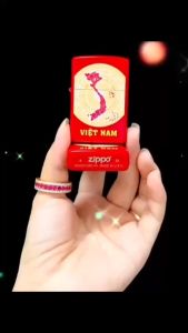 BẬT LỬA ZIPPO SƠN TĨNH ĐIỆN CÓ MỘC ĐÁY HÌNH TRỐNG ĐỒNG ĐÔNG SƠN BẢN ĐỒ VIỆT NAM #151
