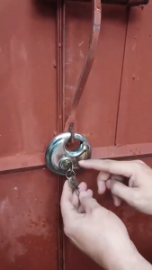 Anti-Theft Disc Padlock Stainless Steel Round Disc Lock waterproof for Warehouse Door Bicycle Window Container lock gate 60-90mm Security Padlock with 2Keys