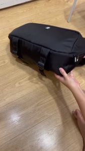 Balo máy ảnh đeo chéo vai Quick Escape Sling     * Quick Escape Sling L:  - Kích thước:  43 x 27 x 17cm. Crumpler Quick Escape Sling L giúp bạn có thể để được 1 body + 2 lens và phụ kiện.  - Thiết kế cực kì khoa học giúp bạn bảo vệ bộ Gear của bạn giúp b