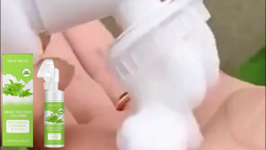 West&Month โฟมล้างหน้าชาเขียว Green Tea Cleansing Foam ทำความสะอาดอ่อนโยน ทำความสะอาดรูขุมขน ขจัดสิวเสี้ยน โฟมล้างหน้า ออยล์ คอนโทรล เฟเชียลโฟม สูตรสำหรับคนผิวเเพ้ง่ายจำจัดสิ่งสกปรก Facial Cleanser
