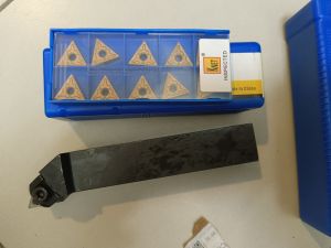 HOLDER WTJNR 2525M16 + INSERT SEGITIGA /HOLDER BUBUT