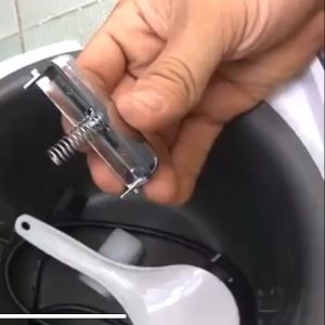 Lẫy khoá nắp gài linh kiện thay thế nồi cơm điện tử Toshiba Rc-18NMF hoặc Rc-10NMF cam kết sản phẩm đúng mô tả chất lượng đảm bảo