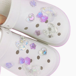 12PCS รองเท้าแฟชั่น Charms ชุดอุปกรณ์เสริมรองเท้าหัวเข็มขัดโปร่งใสผีเสื้อหมีคริสตัลหัวใจ DIY 3D รองเท้าตกแต่ง