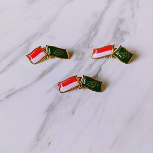 Pin & Bros Lencana Kuningan Cor Emas Bendera Indonesia dan Kemenag (Kementerian Agama)