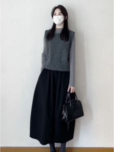 YUEZHONGWEI | Gray Knit Sweater Vest and T-Shirt Set