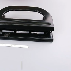 ที่เจาะกระดาษ เครื่องเจาะกระดาษ Kw-triO No.9640 (4รู)(ปรับหัวเจาะได้)เจาะได้ 30 แผ่น/ครั้ง ขนาดรูเจาะ 6 mm ประหยัดแรง ประกัน 30 วัน HOME&OFFICE