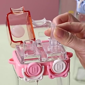 Botol Minum Kotak Unik & Lucu Dengan Cara Minum Ganda Sedotan + Tali Panjang