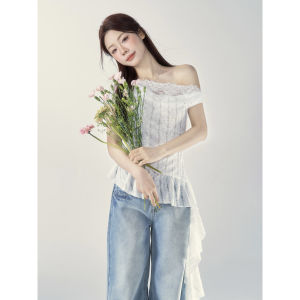 Áo Thun Tay Ngắn Màu Trắng Cổ Chữ V Thiết Kế Ren Hở Vai Mùa Hè 2025 Áo Thun Nữ Phong Cách Hàn Quốc Ôm Vừa Vặn