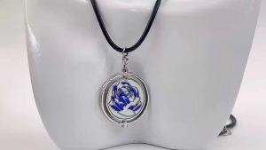 Game Jinx Blue Rose Rotatable Cosplay Necklace Halloween Party Cosutmes DIY Stuff Arcane Season 2 Backpack Pendant Fans Gifts