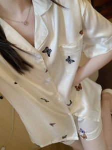 ชุดนอนผู้หญิงแขนสั้นไหมน้ำแข็งพิมพ์ลายผีเสื้อฤดูร้อน ชุดนอนผู้หญิงแบบสวมเปิดหน้าอก สวมใส่สบายในบ้าน ชุดนอนผู้หญิง