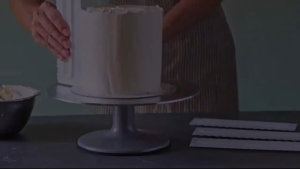 ALAT KUE SERBAGUNA SCRAPER PERATA DEKORASI KUE 4 IN 1/ MUDAH DIGUNAKAN/TERBUAT DARI BAHAN PLASTIK YANG SANGAT TEBAL