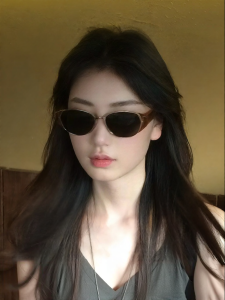 HELEN KELLER | Cat Eye Round Frame Trendy Sunglasses