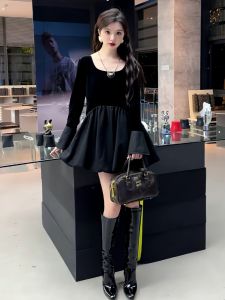 Váy Đen Nhung Sang Trọng Kiểu Pháp Cho Nữ Mùa Thu Mới Váy Ngắn Cổ Tròn Dài Tay Dáng Chữ a Họa Tiết Hoa Đơn Màu