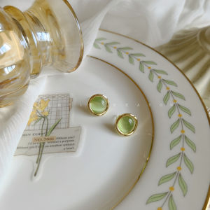 French Style Green Cats Eye Ear Cuff Fresh And White Enhancing Small Batch Design Mosquito Coil Tray Ear Clip Fashion Jewelry