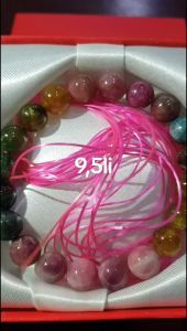 Vòng Tourmaline dâu tây màu đa sắc bóng đẹp 95mm nữ đeo xinh xắn may mắn có 1350k ạ