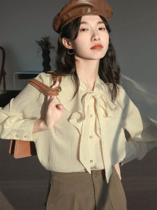 เสื้อเชิ้ตผ้าชีฟองสไตล์ฝรั่งเศสสำหรับผู้หญิง ดีไซน์เก๋ไก๋ คอวี แขนยาว ทรงปกติ เสื้อเชิ้ตผ้าชีฟองลายโบว์ผีเสื้อ