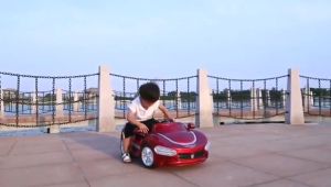 Childrens electric car four-wheeled swing car kids car charging toy car can sit in a remote control car