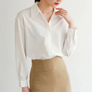 เสื้อเชิ้ตคอวีแขนยาวหนาหนาพิมพ์ลายฤดูหนาวสำหรับผู้หญิง ทรงหลวม ปกเสื้อเชิ้ตผู้หญิง ใส่ไปทำงานในฤดูใบไม้ร่วงและฤดูหนาว เสื้อเชิ้ตผู้หญิงโพลีเอสเตอร์