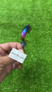 Móc giỏ xe máy inox hình cá heo FERRI