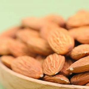 อัลมอล อบธรรมชาติเกรดA เปลือกบางพิเศษ อบเนย พร้อมทาน 500 กรัม / 250 กรัม / 100 กรัม