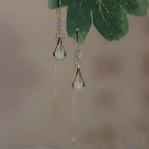 Elegant Ladylike New 2023 Wind Pipa Ear Wire Fashion Jewelry Womens High-End Feelings Ear Rings Luxury Sensation Earring