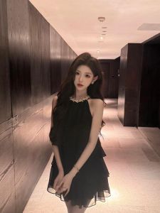 ชุดหวานๆ แขนกุดเอวสูงกระชับสัดส่วน ชุดสองชิ้นฤดูร้อนปี 2024 แฟชั่นสไตล์ฝรั่งเศส กระโปรงสั้น ชุดทำงานสำหรับผู้หญิง