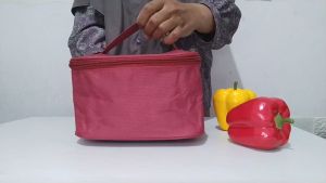 Tas Bekal Polos Waterproof - Tas Kotak Makan Cooler Bag - Tas Pendingin ASI - Ripstok Waterproof - Ukuran 19x19x13 cm - Warna Hitam/Abu Abu/Coklat/Navy/Marun