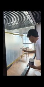 🔥กันน้ำและไม่หลุดสี 100%🔥ปกป้องความเป็นส่วนตัว ฟิล์มกระจกใหม่ ฟิล์มกรองแสง สติ๊กเกอร์ติดกระจก หน้าต่างกระจก ฟิล์มฝ้า ฟิล์มติด หน้าต่าง ใช้ดีกว่าฟิล์มโปร่งแสง สีฟิล์มเคลือบกระจกฝ้า ฟิล์มฝ้าขุ่น Water based paint ฟิล์มกระจกฝ้า สติ๊กเกอร์ฝ้าติดกระจก