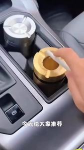 Car Ashtray with Heatproof Ceramic Liner& Mechanical Rotating Aperture Lid Universal Practical Auto Interior Accessories