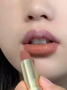【Life Shop】 Long-Lasting Decolorizing Anti-Waterproof Lipstick Lip Gloss Moisturizing LIANYI Women Lipstick Accessories ES256