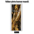 Stiker pintu kamar mandi motif daun emas. 