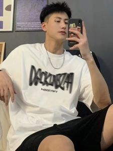 เสื้อยืดแขนสั้นทรงหลวมสำหรับผู้ชาย สไตล์ฮิปฮอป สไตล์ฮ่องกง ลำลอง ฤดูร้อน 2025 เสื้อยืดผู้ชายสไตล์อเมริกันใหม่